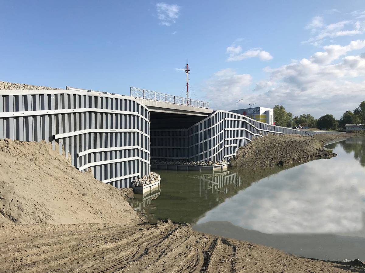 Seepage barrier for bridge embankment cones