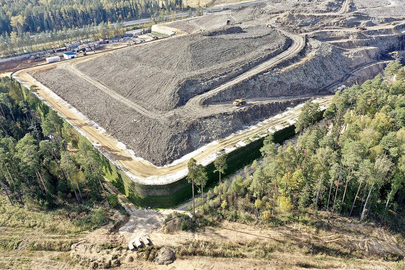 Reinforced-soil retaining wall at the Tsaryovo MSW landfill