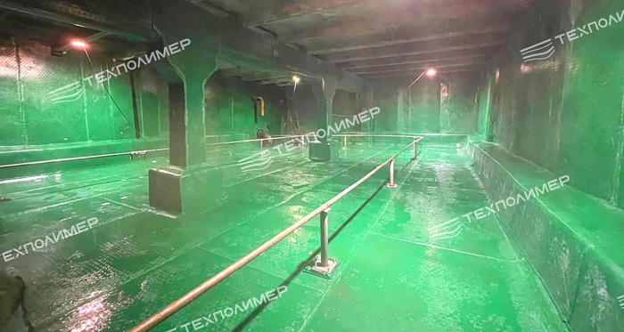 Lining of a reinforced concrete water storage tank