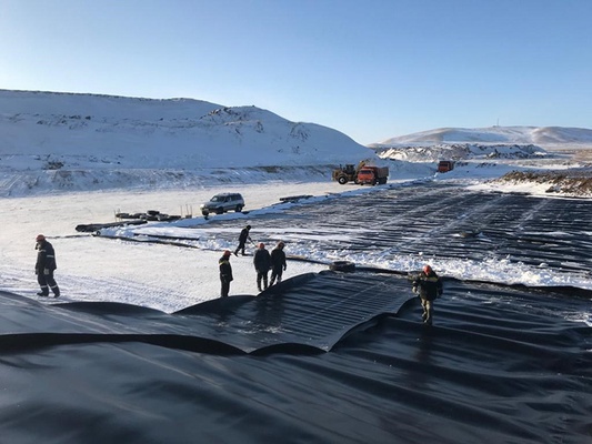 Installation of a seepage barrier for a spent ore stockpile
