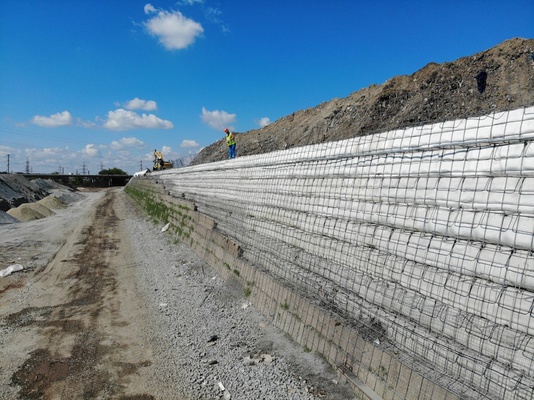 Reinforced-soil retaining wall at a landfill in Chelyabinsk
