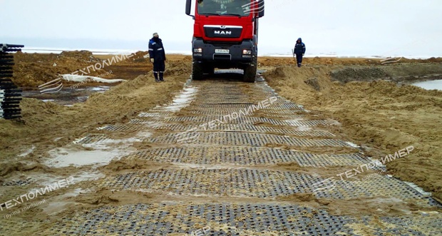 Mobile road surfacing