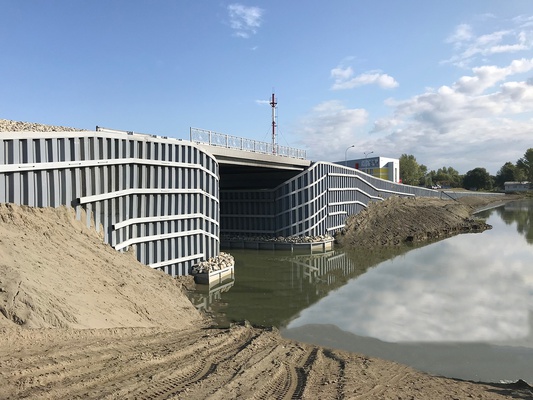 Seepage barrier for bridge embankment cones
